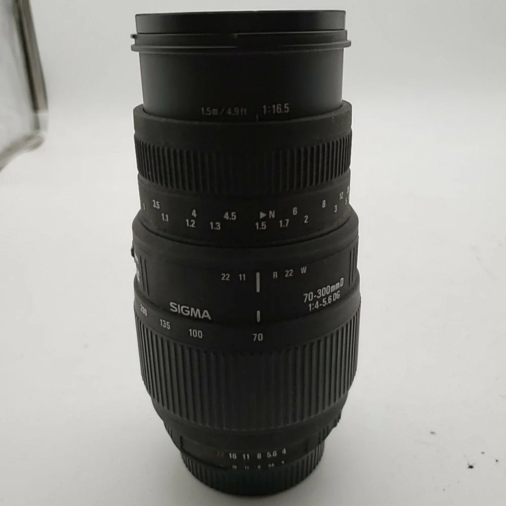 Sigma 70-300mm F/4-5.6 Telephoto Macro Zoom Lens Nikon F Mount Black Japan